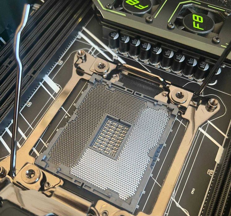 Супер комплект ! Huananzhi X99-F8 + E5-2680 v3 + Top Flow TISHRIC Led