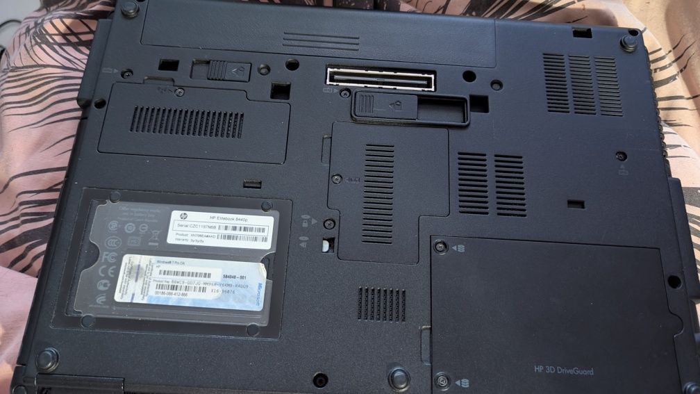 Hewlett-Packard 8440p: 14",i7-3.5 GHz, 6 DDR3, 128 SSD, original, USA