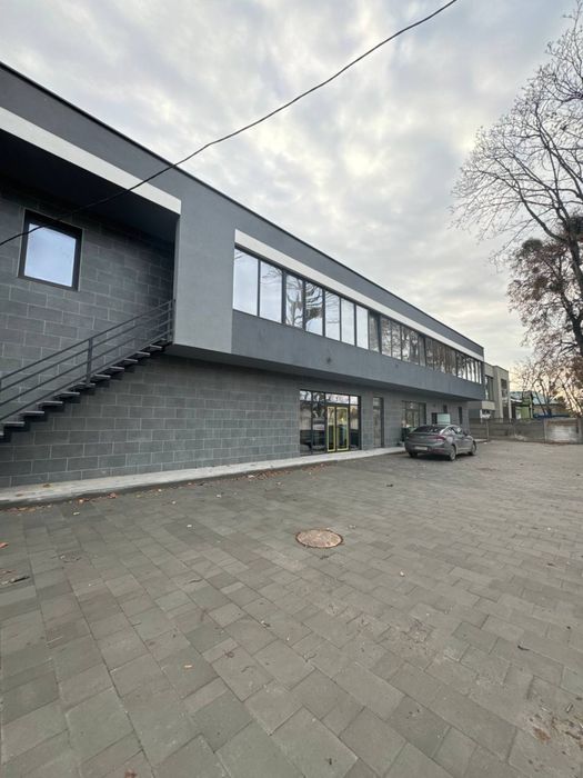 Оренда фасадних комерційних приміщень 100м2 та 450м2 Луцьк