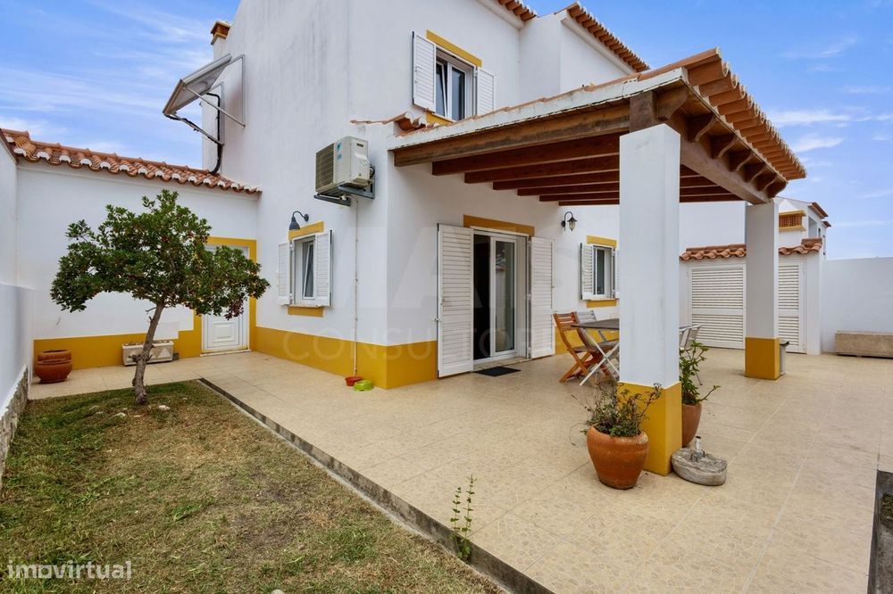Moradia T3 com quintal e garagem em Aljezur
