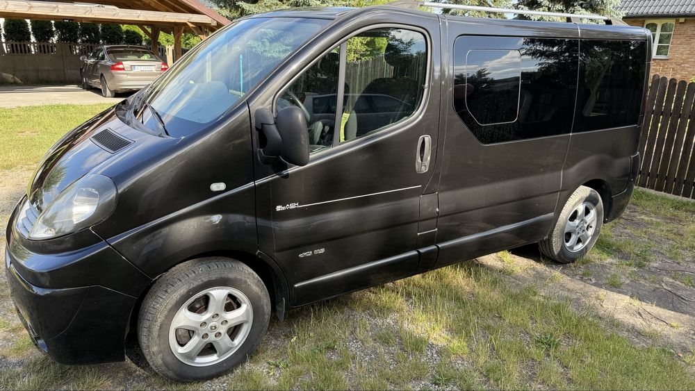 Renault Trafic Black Edition 2010 2.0 dCi 115KM 7-osobowy