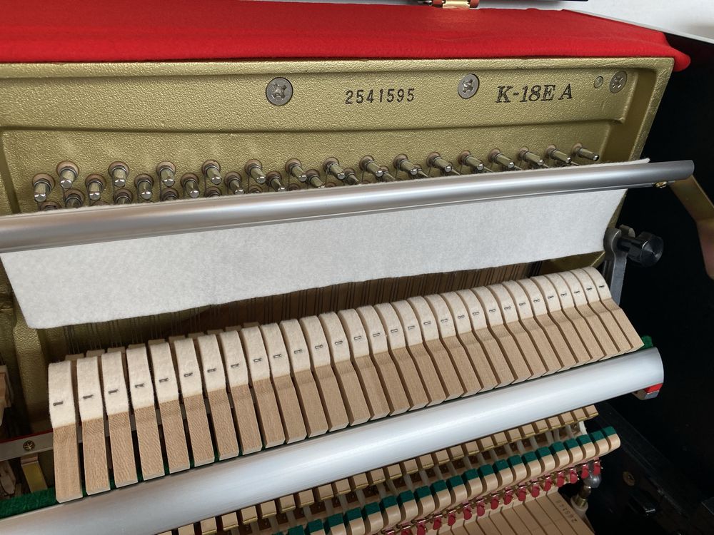 Piękne pianino Kawai K18