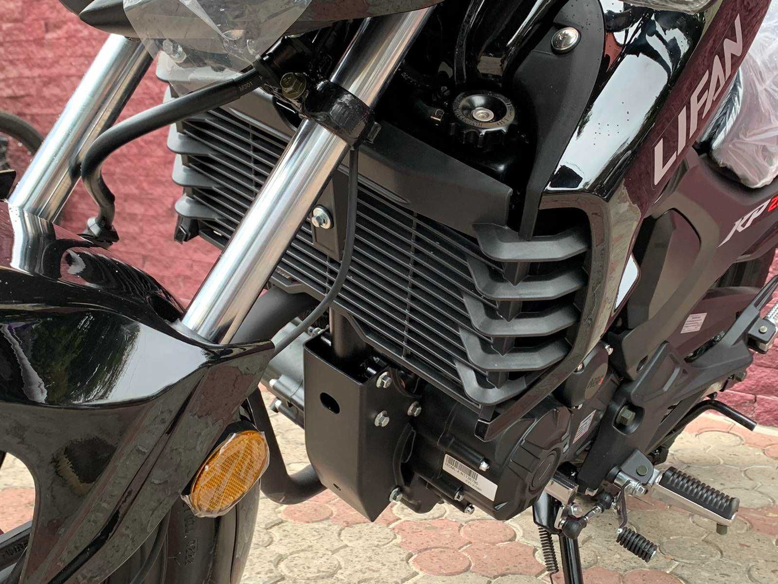 Дорожный мотоцикл LIFAN KP200 (IROKEZ 200)