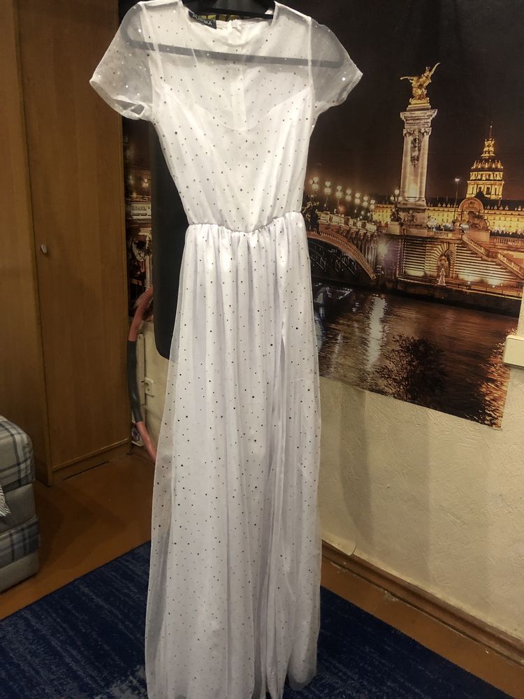 Елегантна вечірня сукня