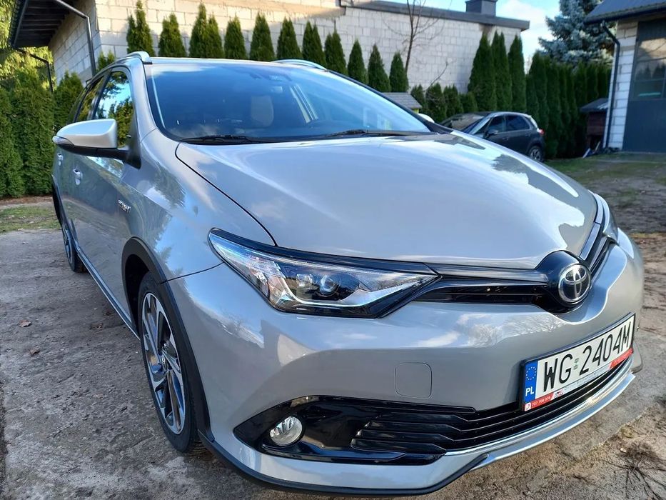 Toyota Auris Hybrid Limited+S ze Szwajcarii