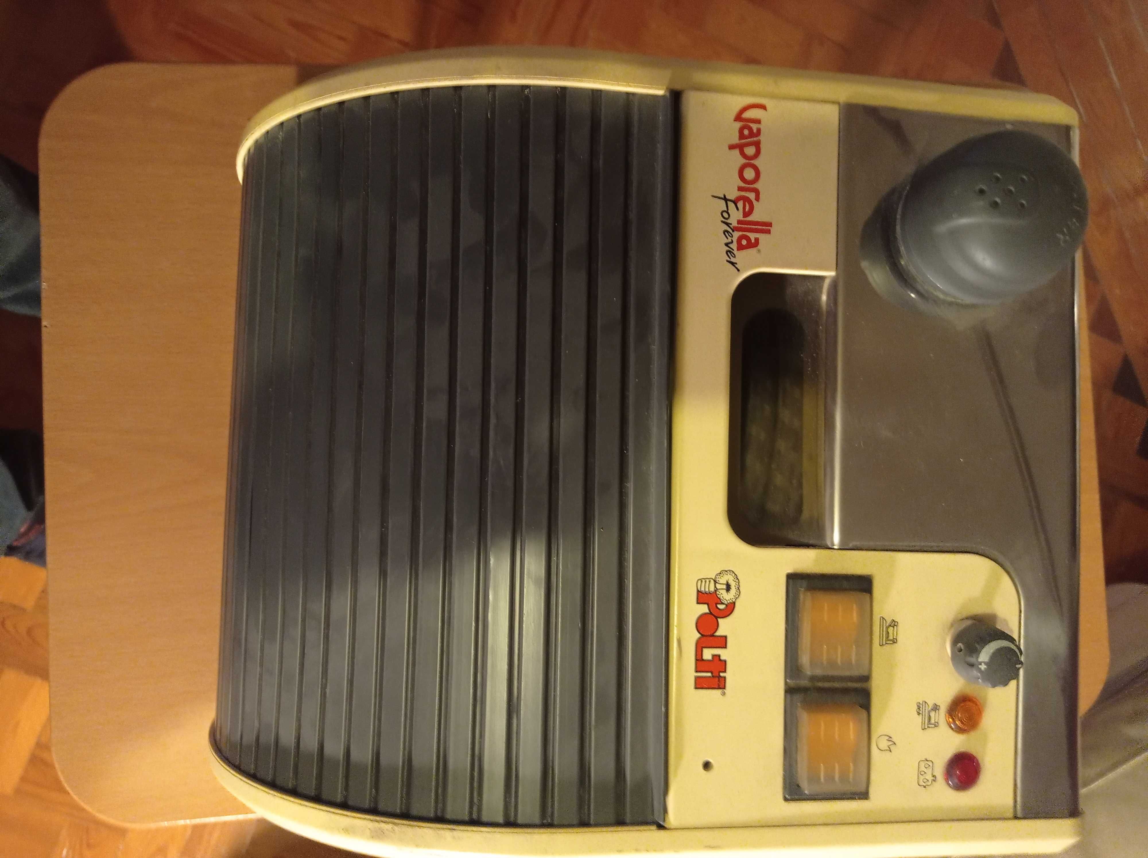 Ferro de engomar profissional a vapor vintage