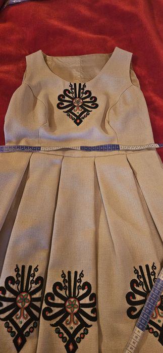 Sukienka goralska z haftem