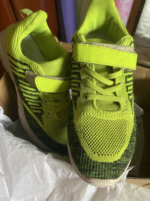 Жіночі або дитячі кросівки нові 36р. 23,5 см