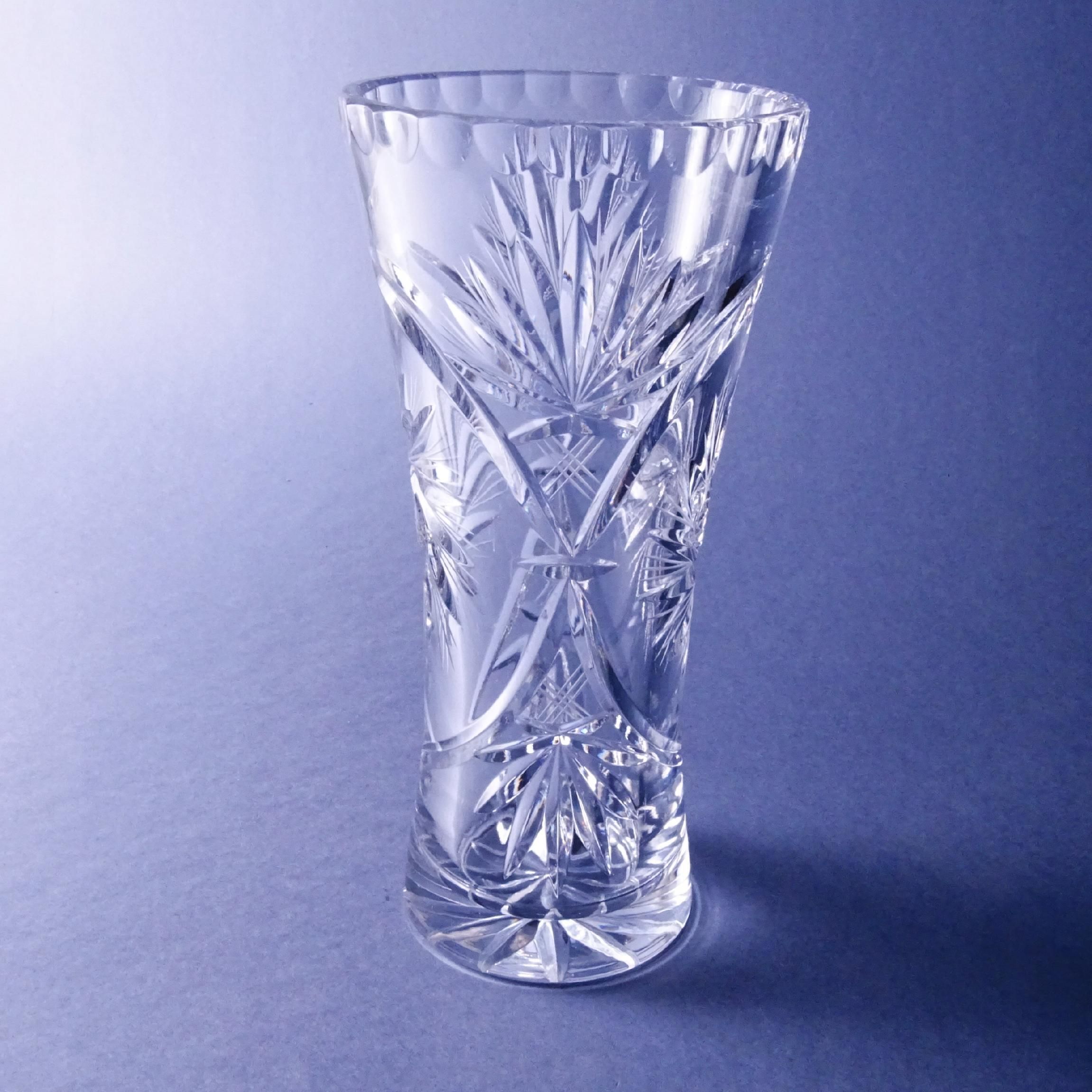 piękny kryształowy szlifowany wazon