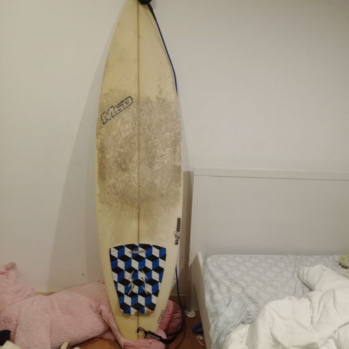 Vendo prancha MSD 5"11" com leash