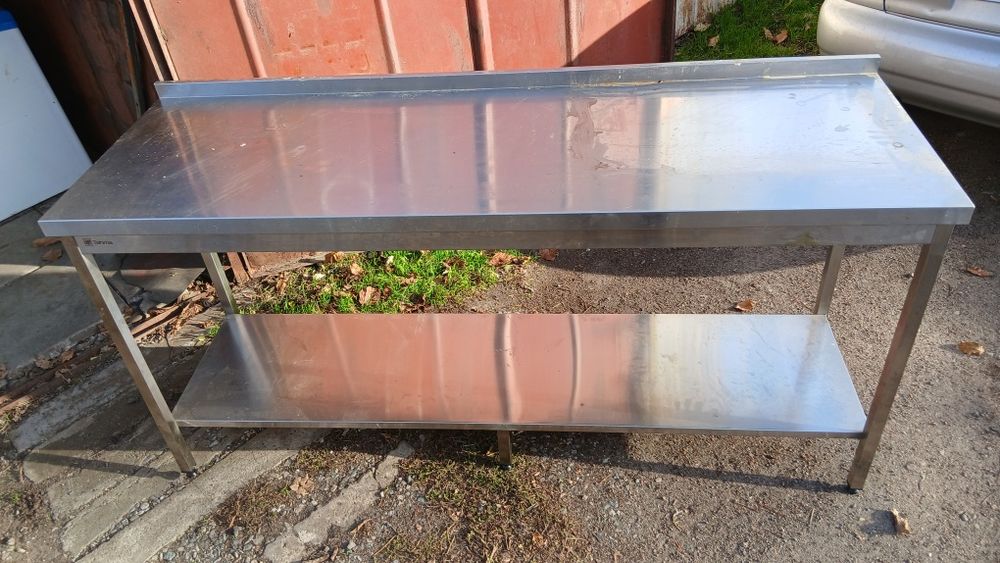 Столы,мойка ,из нержавейки.