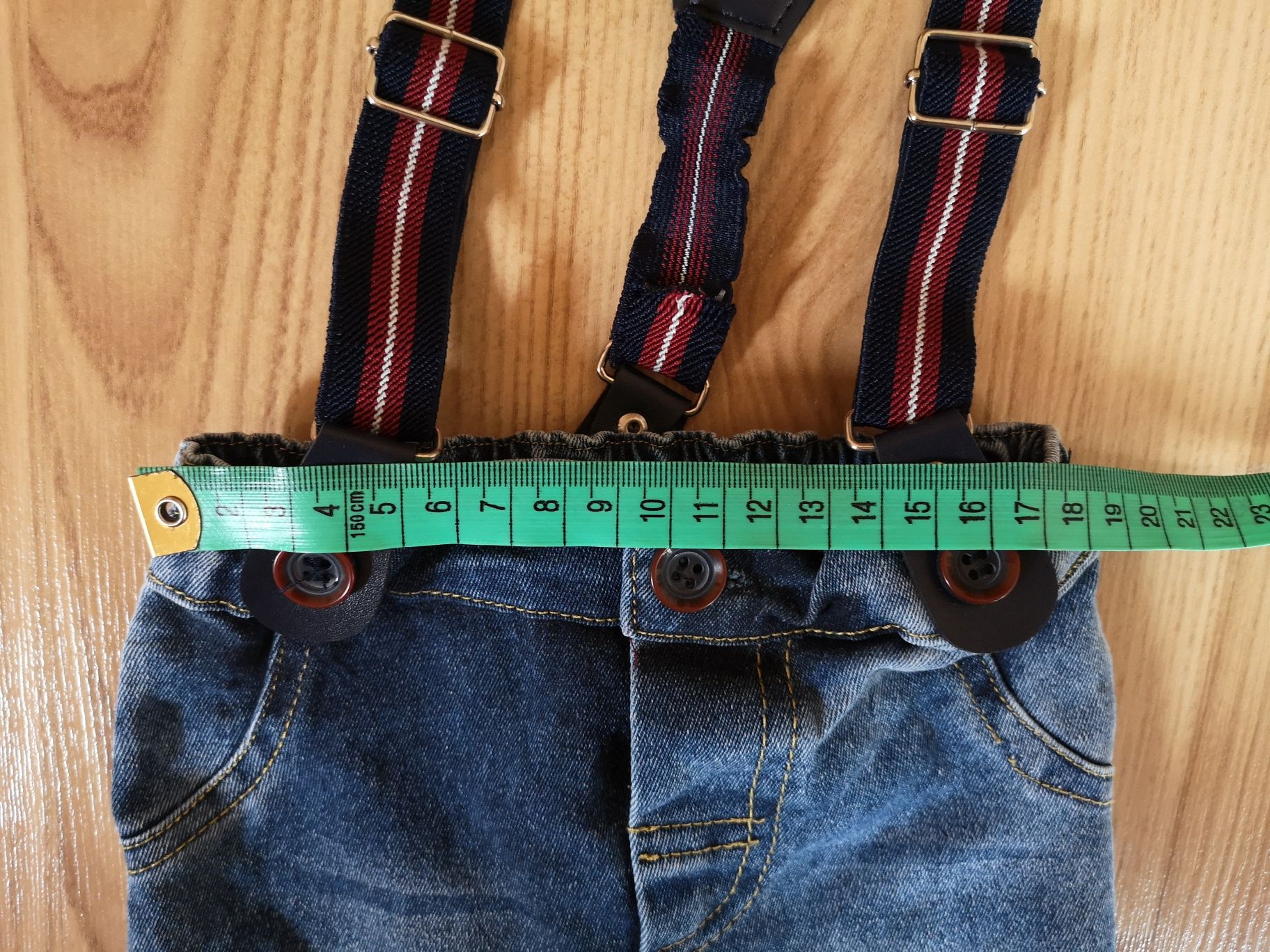 Spodnie jeansowe chłopięce z szelkami