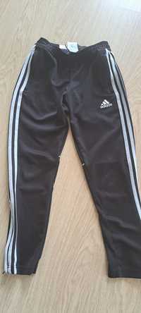 Spodnie Adidas- rozmiar 140
