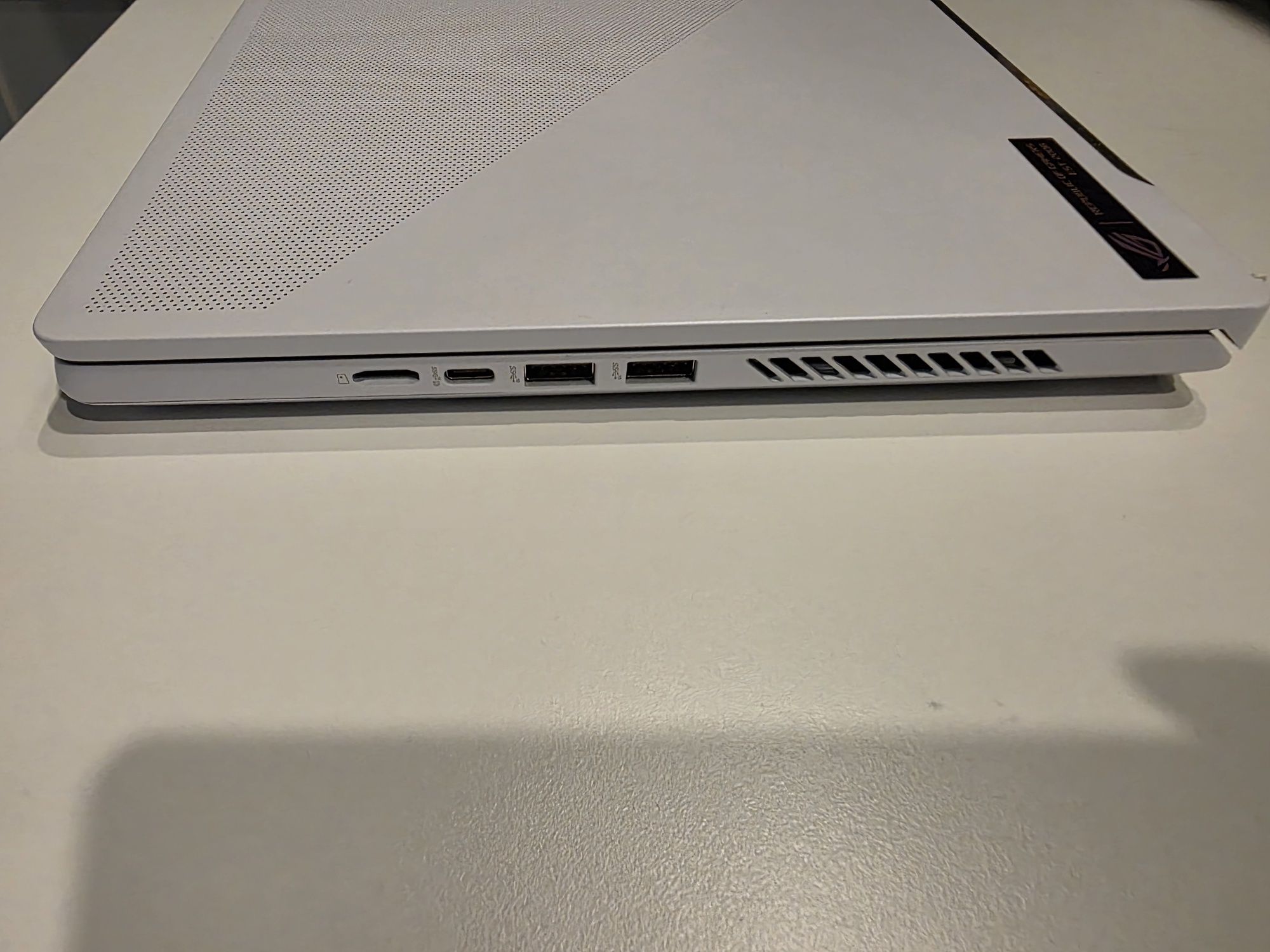 ASUS ROG Zephyrus G14 2022 AniMe Matrix CPU Ryzen 9 GPU RX6800S