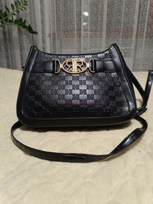 Жіночі сумочки з довгими ремінцями