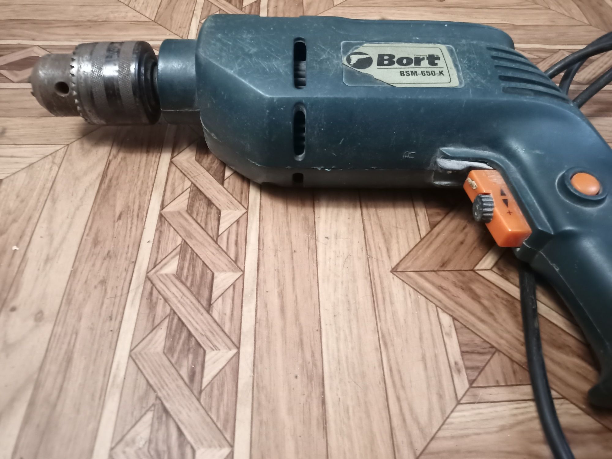 Дрель ударна Bort BSM-650-K