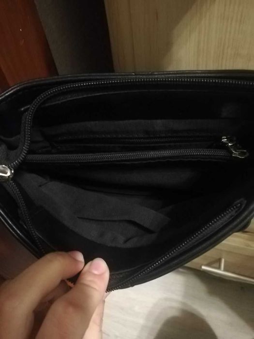 Продам чорну сумку