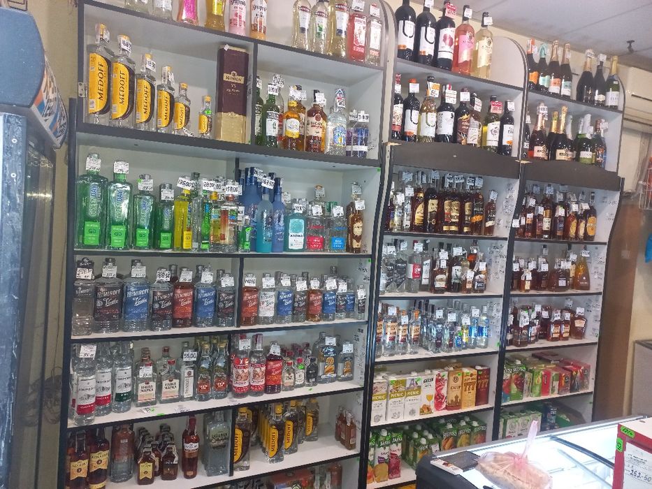 Продаю стелажі,  ветрини (розпродаж різного)