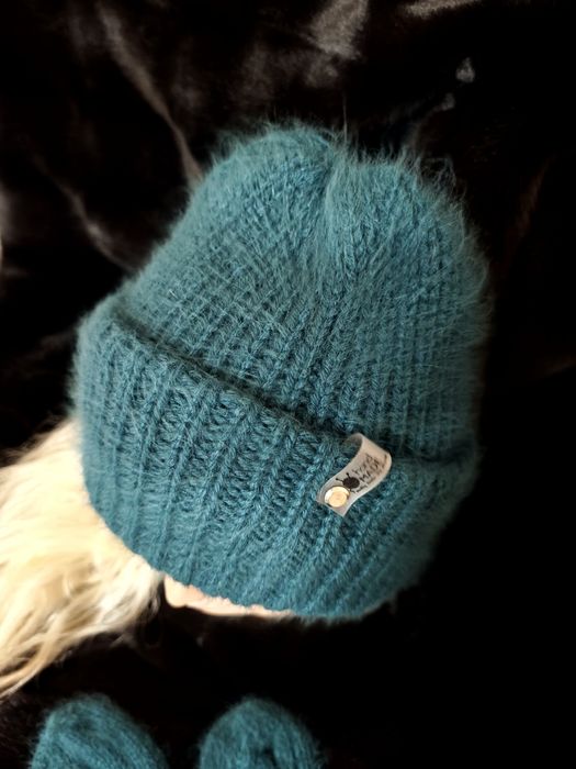 Комплект из Ангоры шапка и варежки