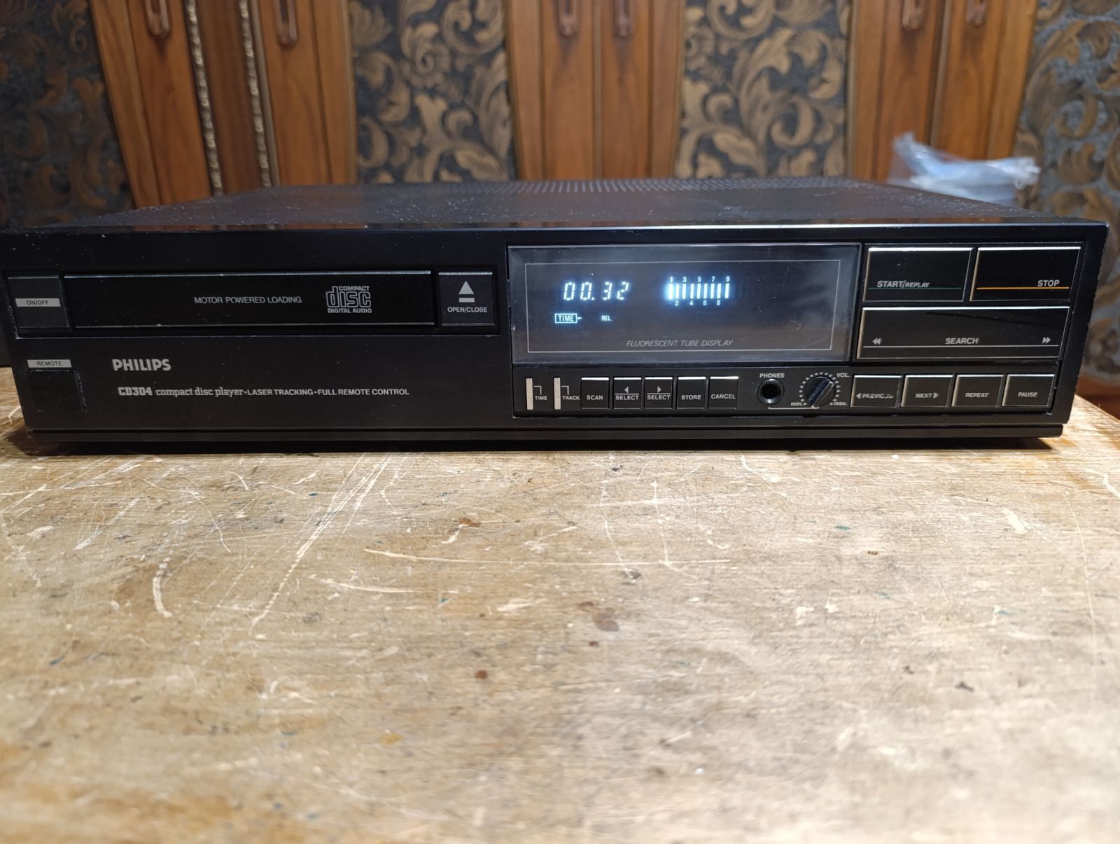 Проигрыватель CD дисков Philips CD 304