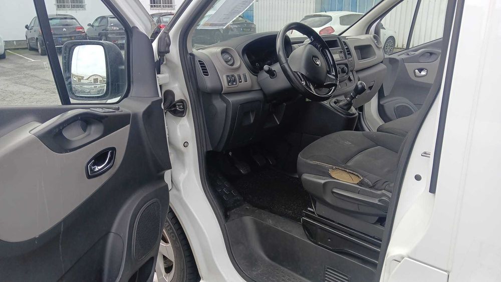 Renault Trafic Furgão L1H1 1.0T 1.6 dCi 120cv - IVA DEDUTÍVEL