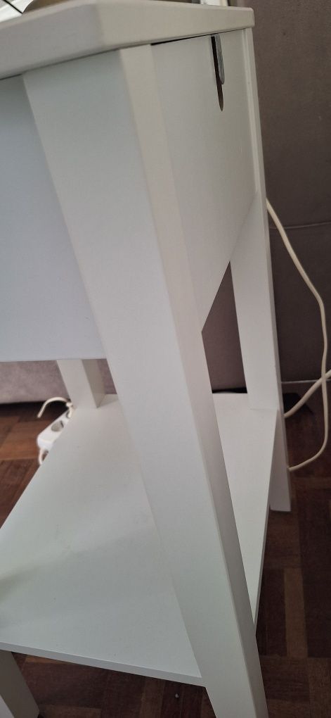 Mesa de cabeceira IKEA