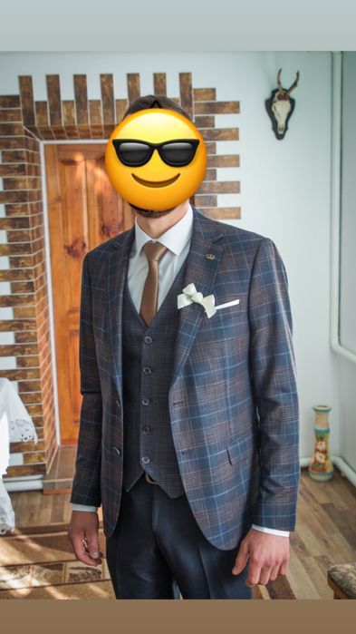 Костюм святковий