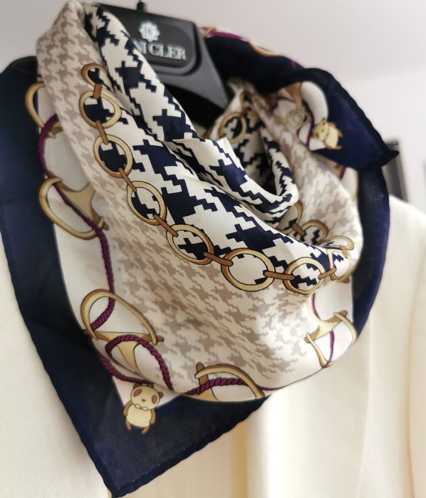 Jedwabna apaszka w pepitkę