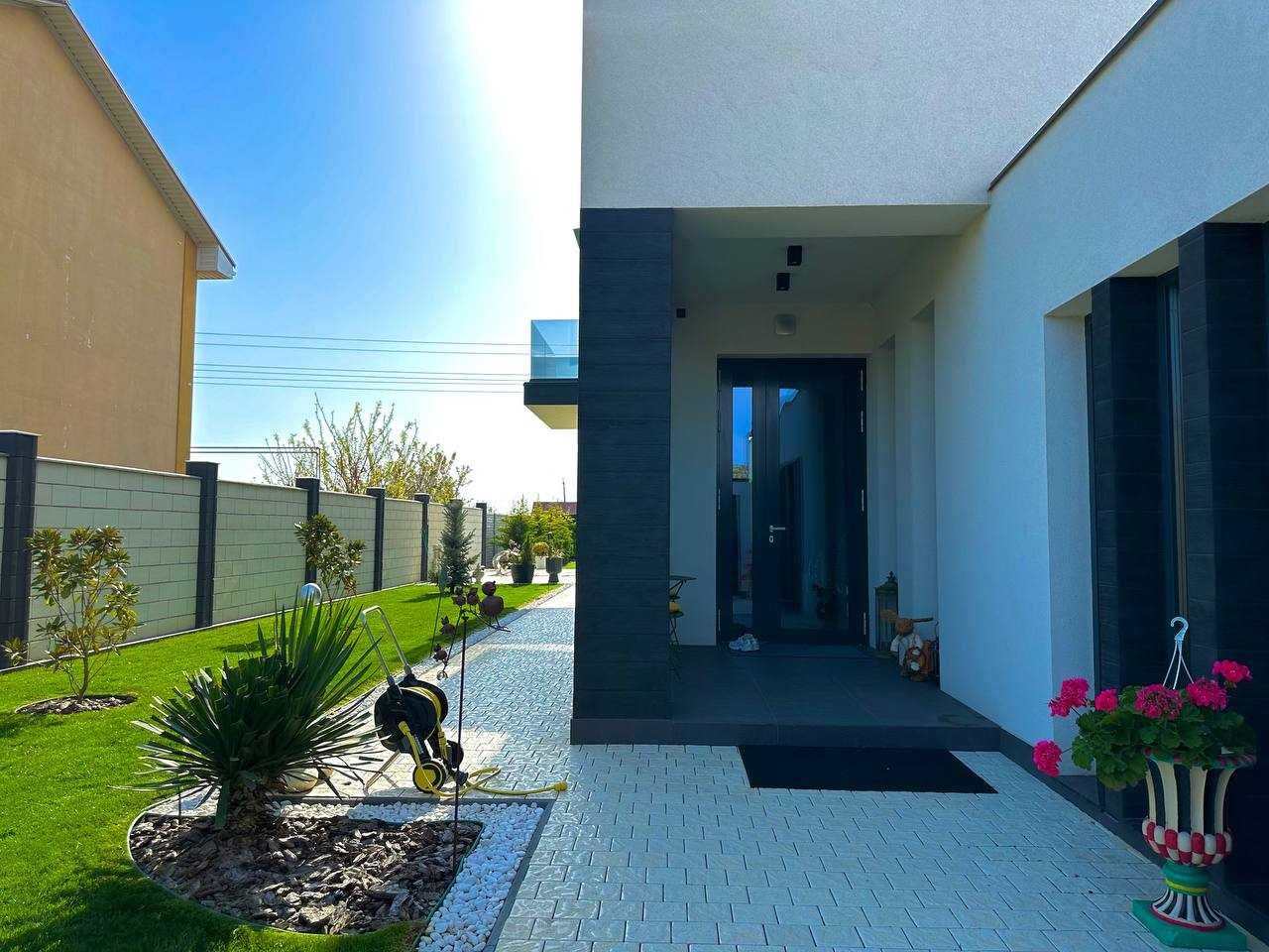 Элитный дом в Совиньоне | 284 м² | Бассейн | Дизайнерский ремонт!