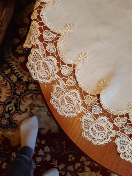 Sliczna haftowana serweta 80 cm