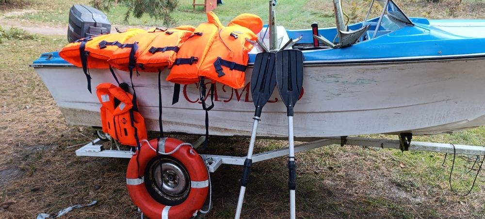 Łódź motorowa z silnikiem