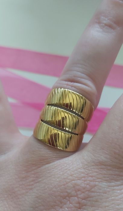 Anel dourado, em aço, ajustável