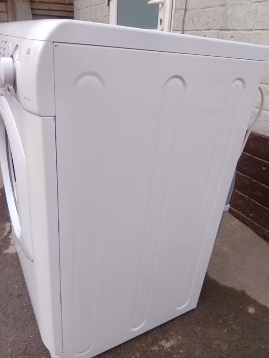 Стиральная машина Ariston AVL105