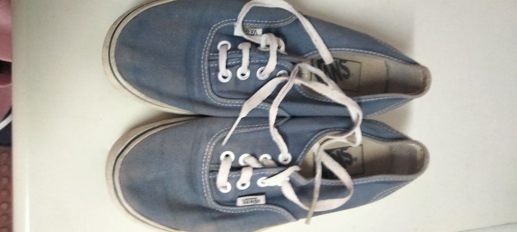 Vans clássicos azuis