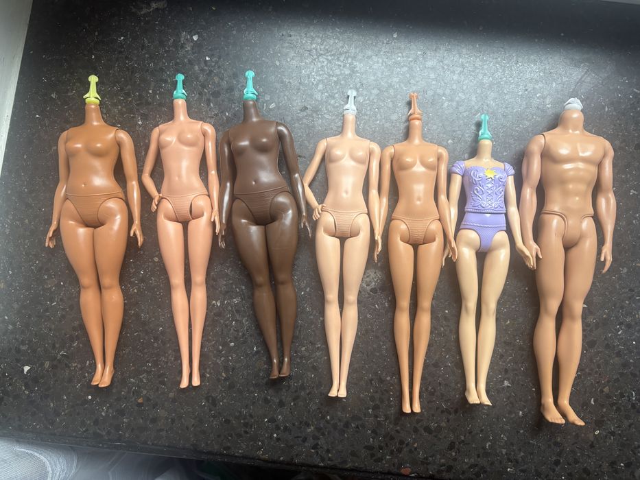 Zestaw 7 oryginalnych cialek lalek lalki barbie ken