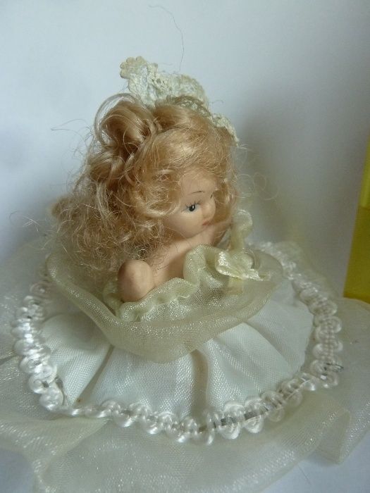 Stara laleczka Lalka miniaturka z ceramiki