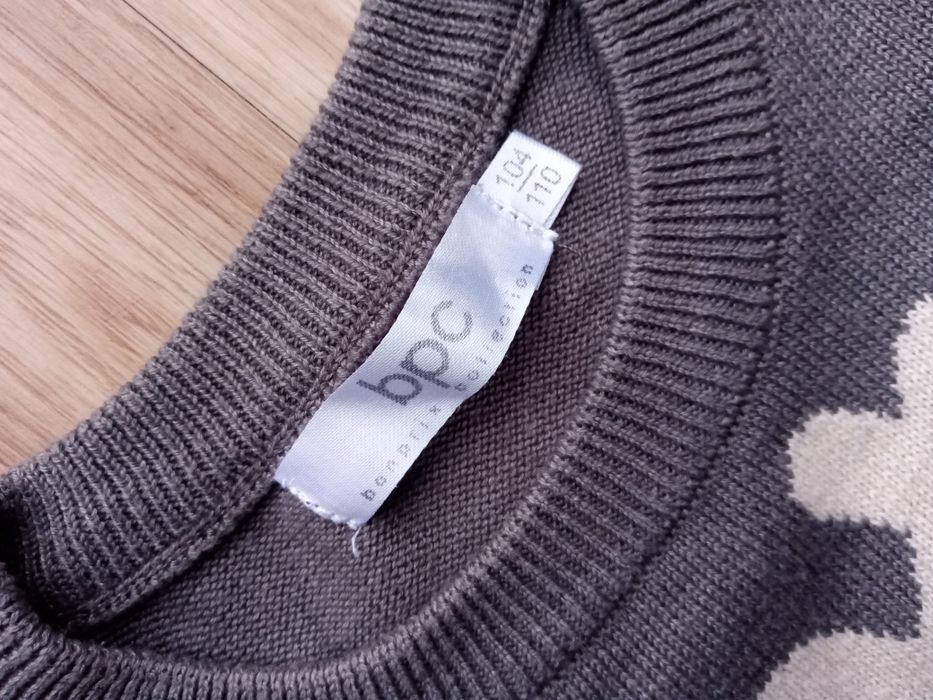 Sweter z reniferem świąteczny