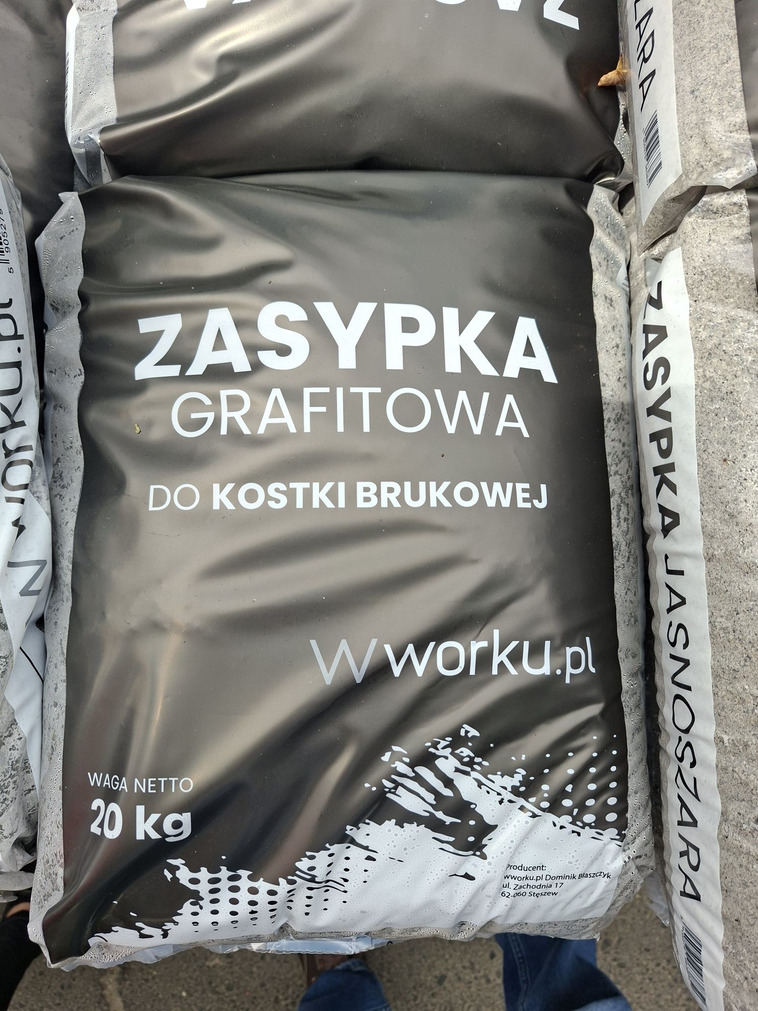 Zasypka do kostki brukowej.