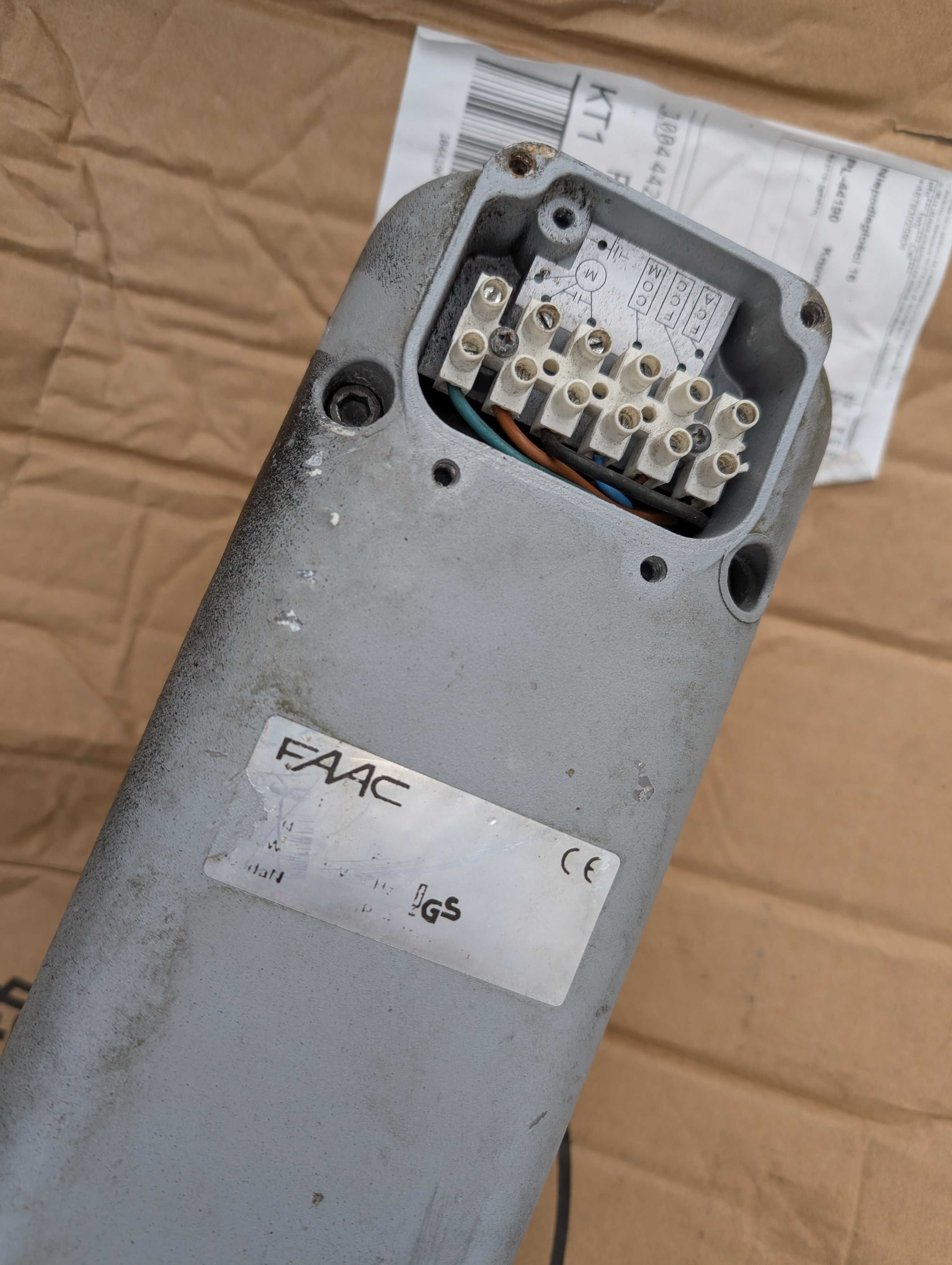 Siłownik FAAC 413