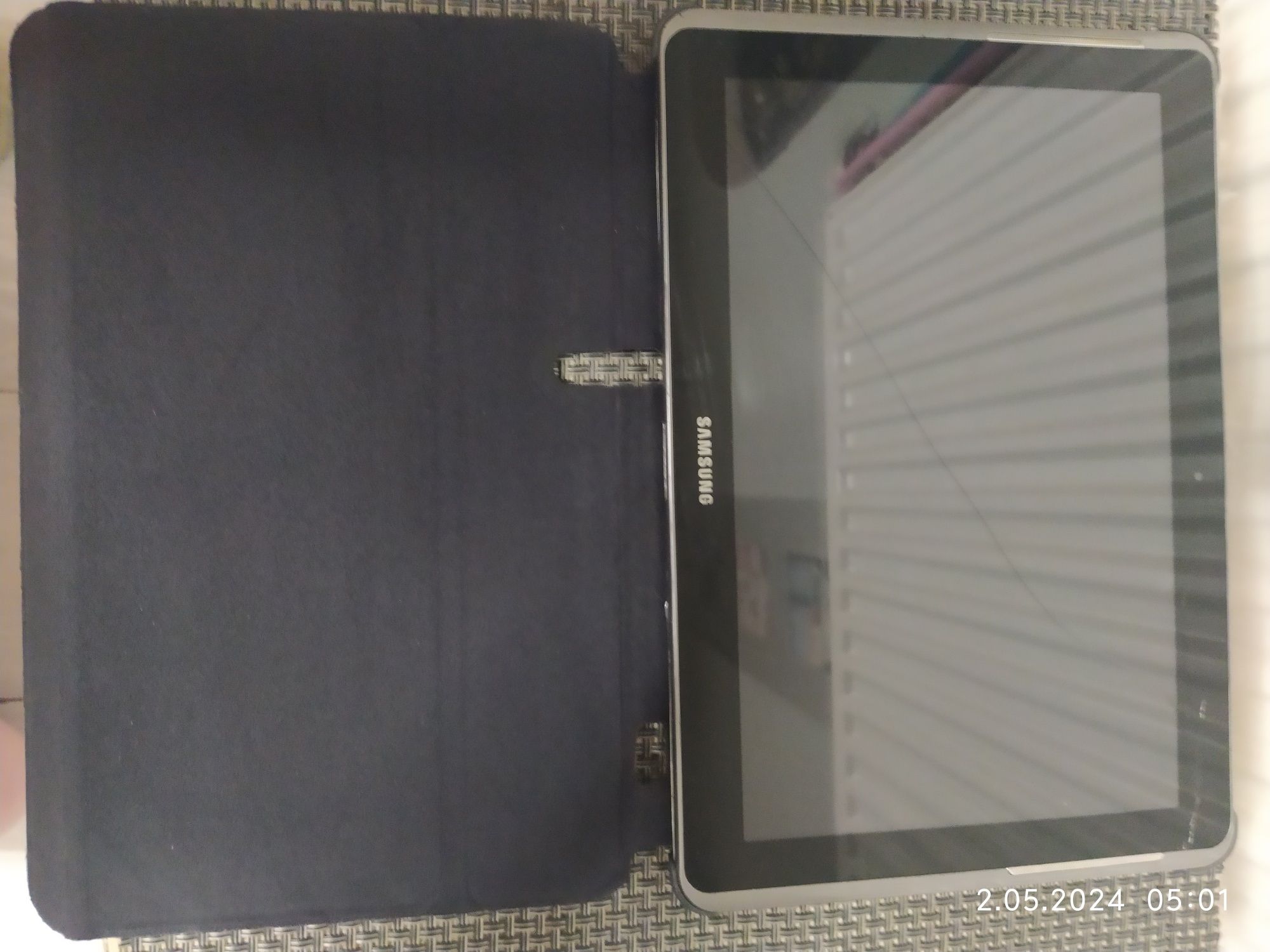 Tablet Samsung Galaxy Tab 2 z pokrowcem