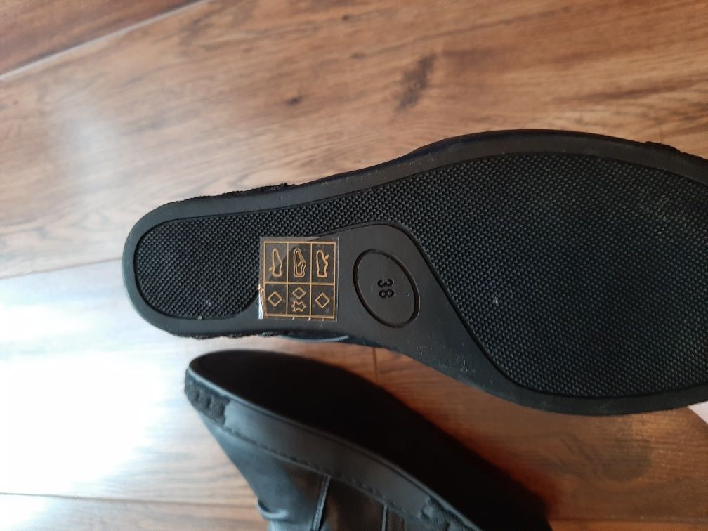 Nowe buty na platformie 38 czarne