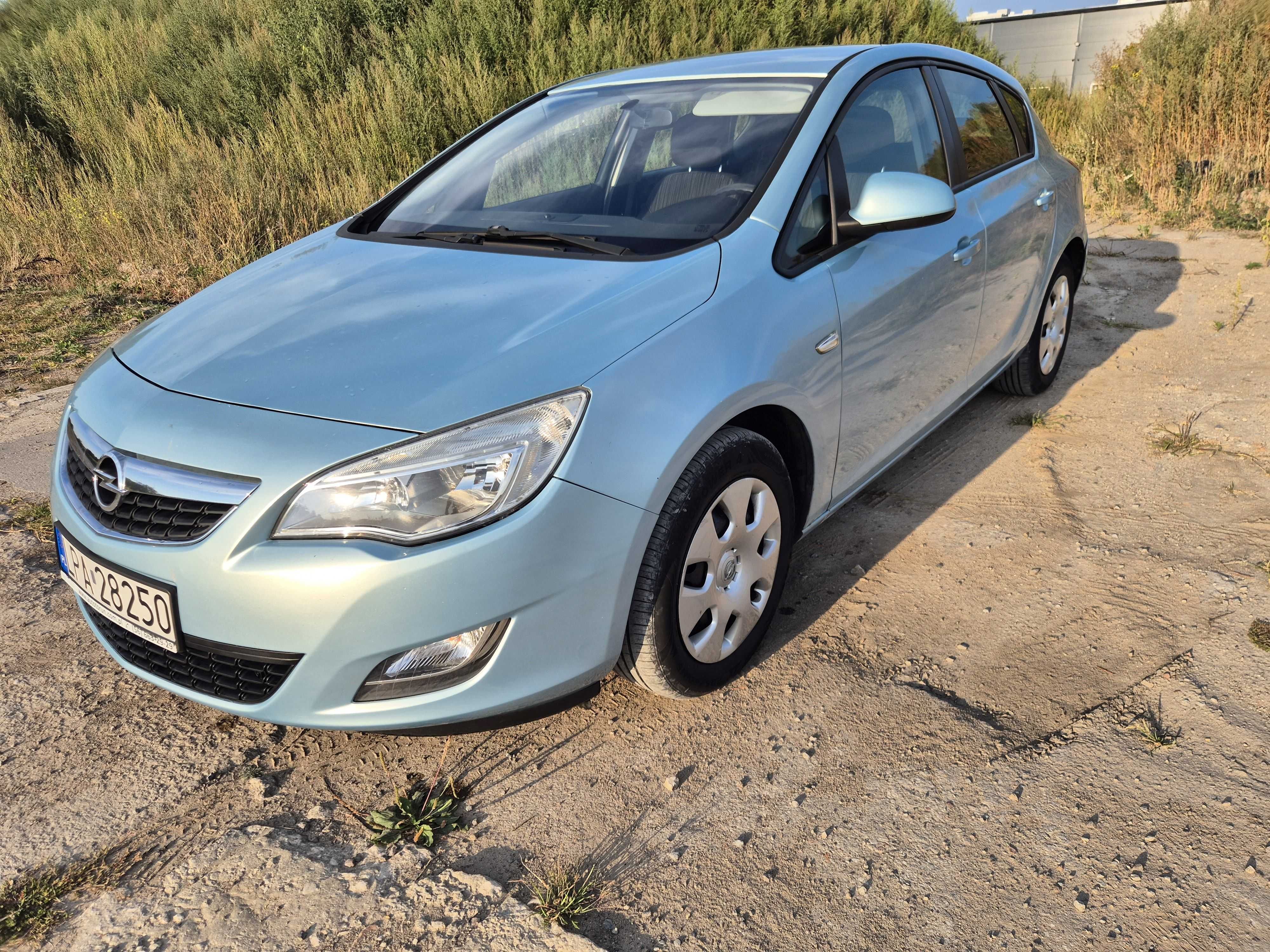 Opel Astra J - 2010 1.6B
