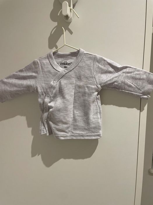 Zestaw sweter i body dla niemowlaka (+ Czapki, skarpetki i rękawiczki)