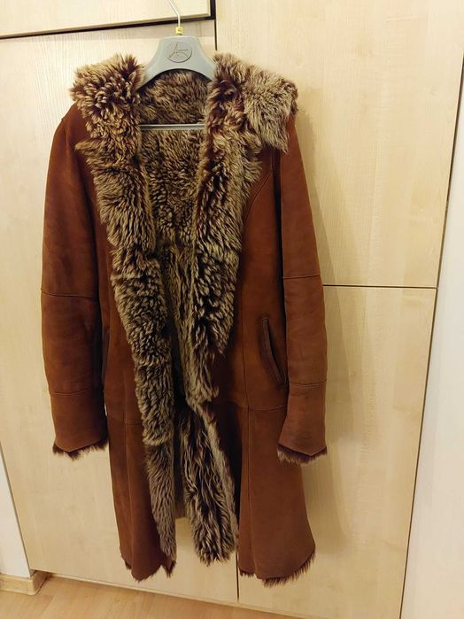 Kożuch długi ze skóry naturalnej, lekko lakierowanej