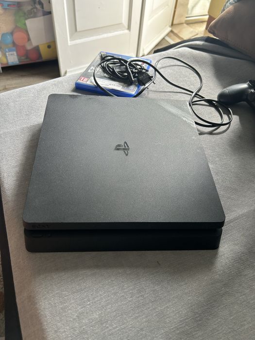 Playstation 4  slim 1 tb com 2 comandos novos + 1 jogo de brinde
