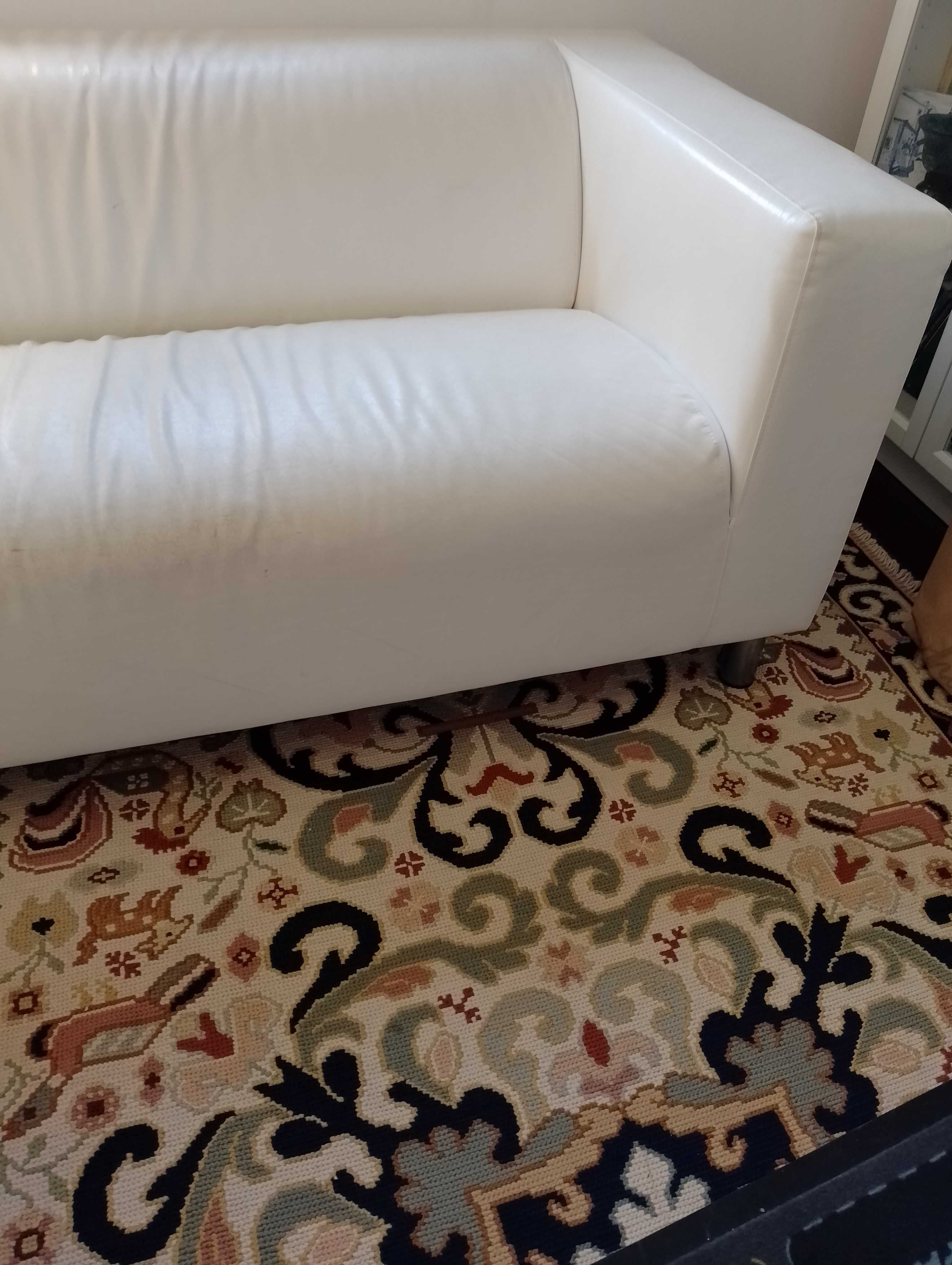 White Leather Sofa, 3 seater. Soft seating. Design contemporâneo.