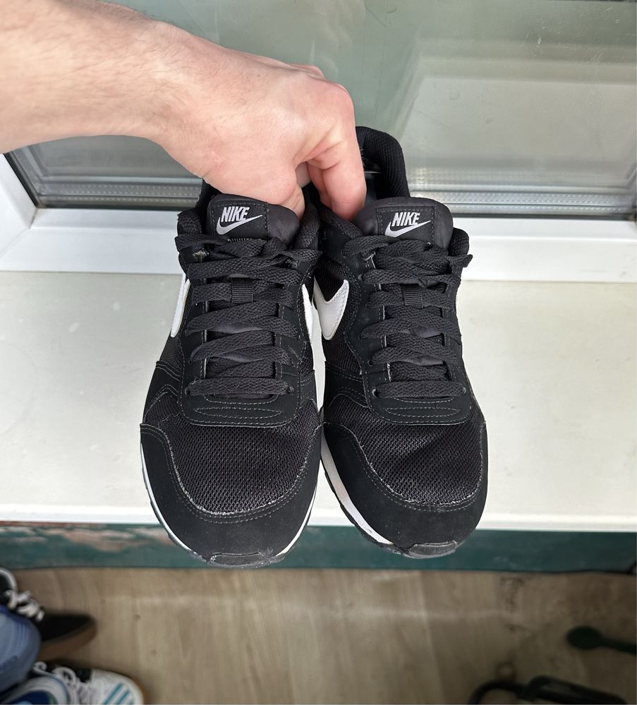 Оригінальні кросівки Nike MD Runner air max 38,5 розмір 24,5 см