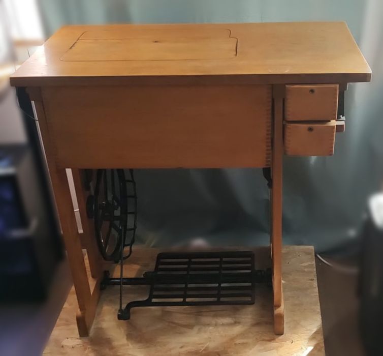 Szafka vintage pod maszynę do szycia Łucznik - oryginał PRL, 1974r.