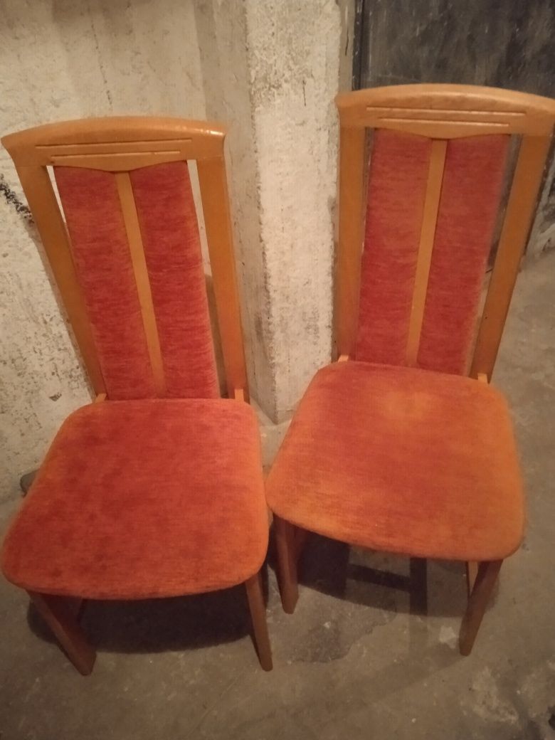 Krzesła drewniane sprzedam