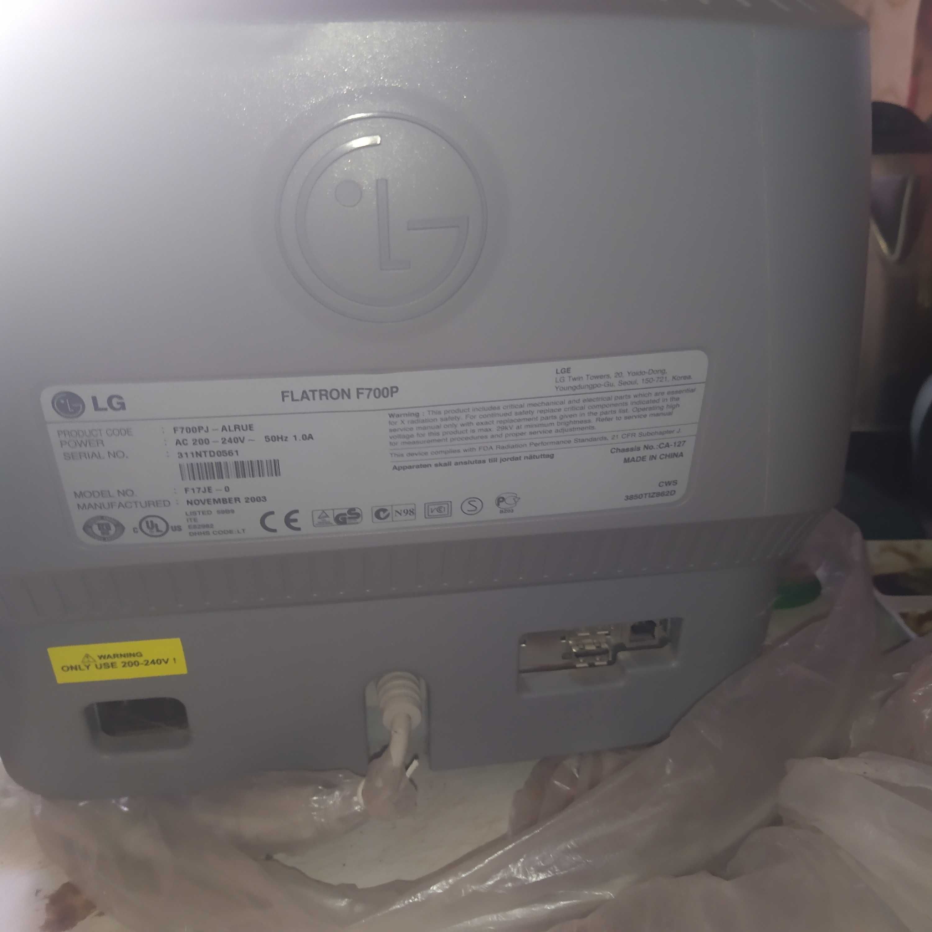 Монитор LG f700p
